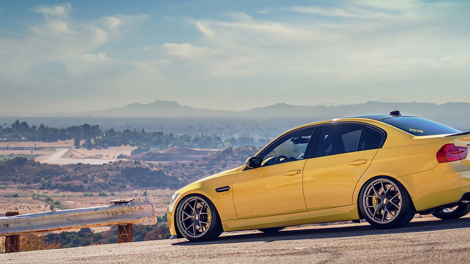 “海岸追逐:沿海赛段的惊心动魄”,沿着海岸线