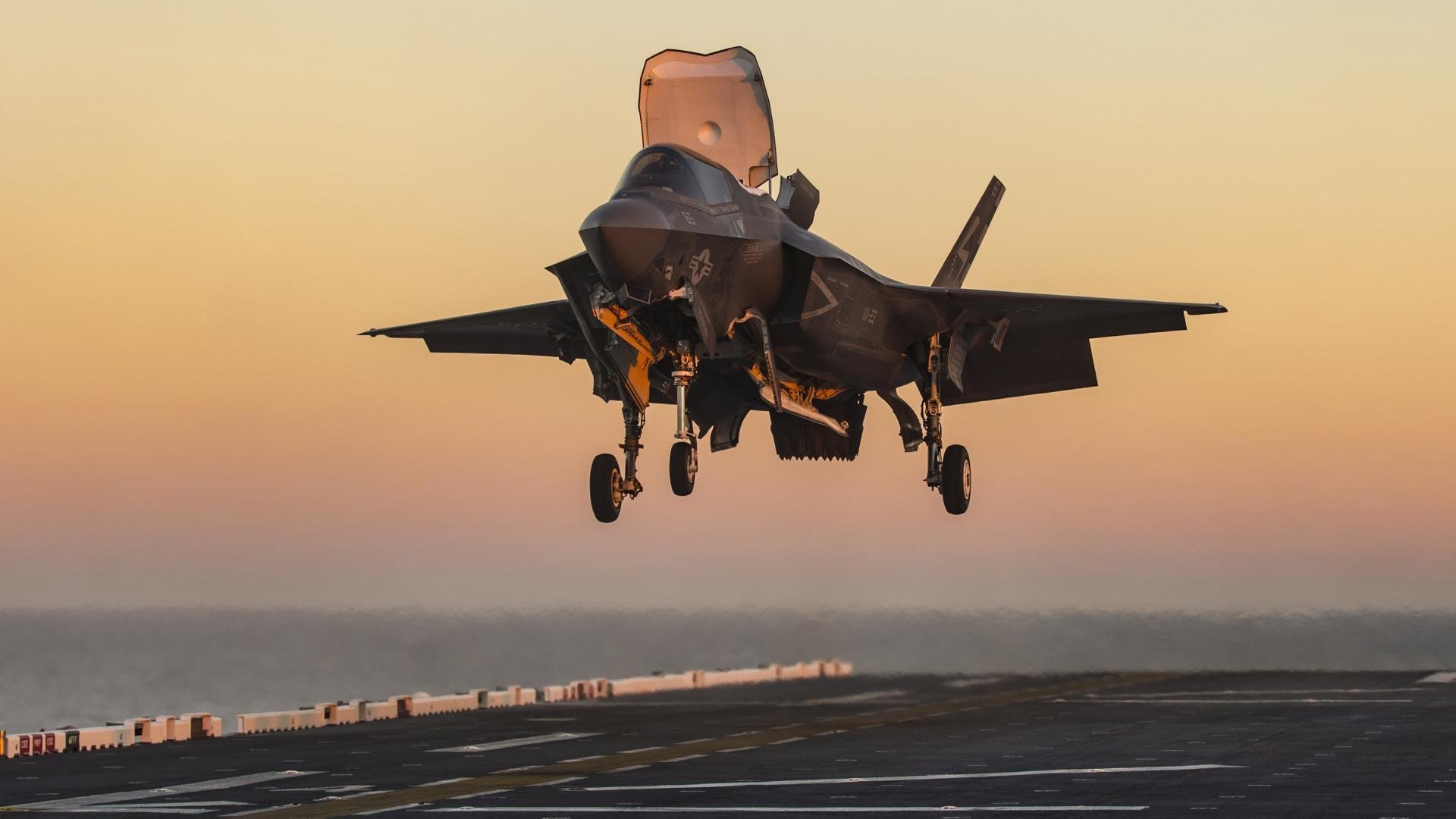 观众热情迎来世界级足球赛事，世界级足球大赛