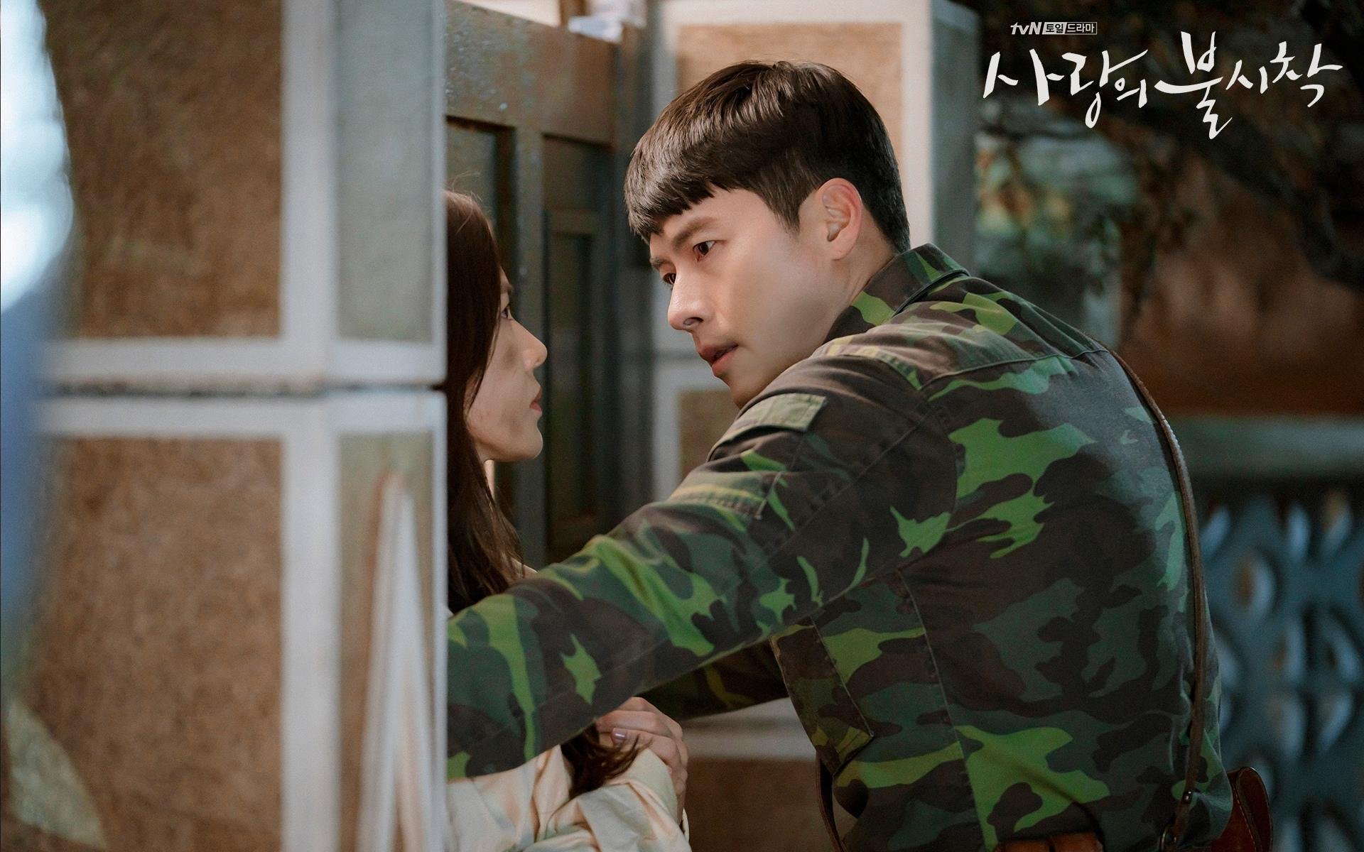 爱游戏官方-体育新闻中心现场观众热情，体育新闻现场主持